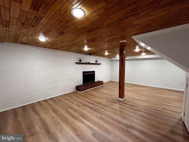 Building Photo - 112 Virginia Dr