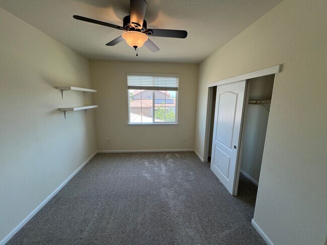 Building Photo - Gorgeous Stone Creek Home!