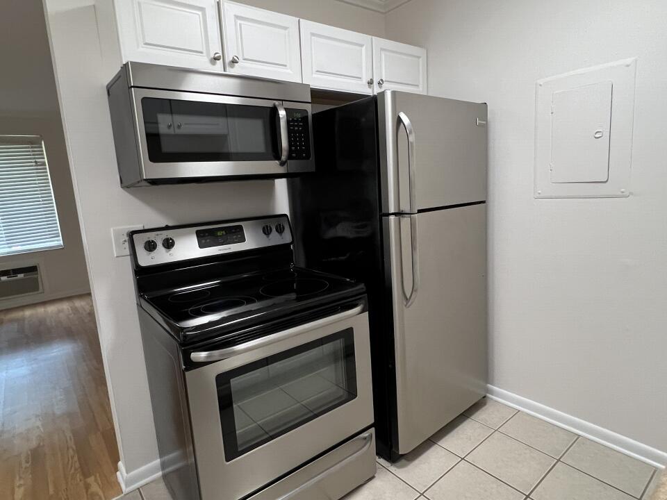 Building Photo - 2601 Hillsboro Pike