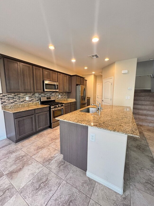 Building Photo - Beautifu 2 Story 4 bedrooms 2.5 baths located in Mountain Edge Southwest