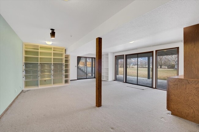 Building Photo - 980 E 1800 N
