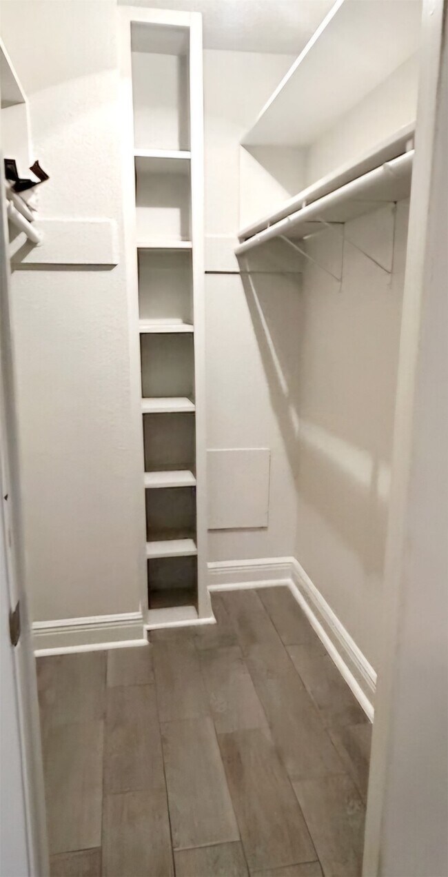 Building Photo - 606 Marshall St