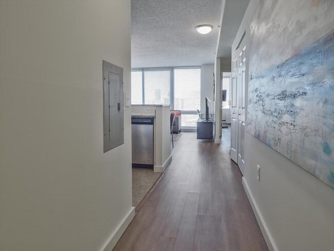 Building Photo - 33 Hudson St