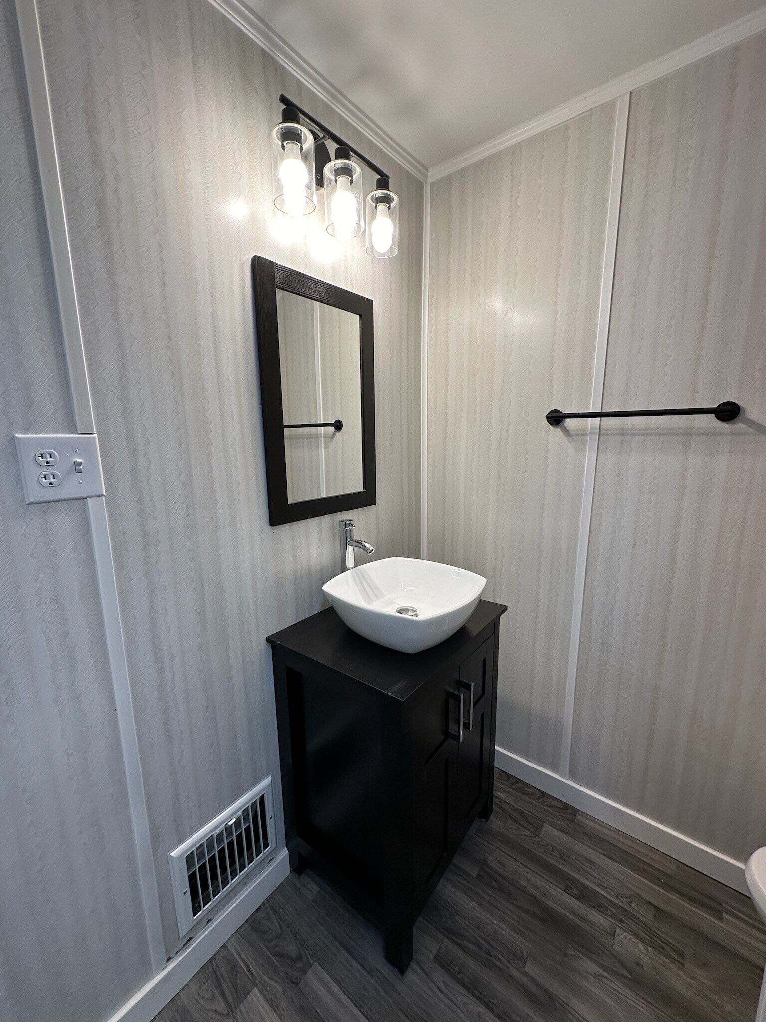 Bathroom - 154 W Plumer St