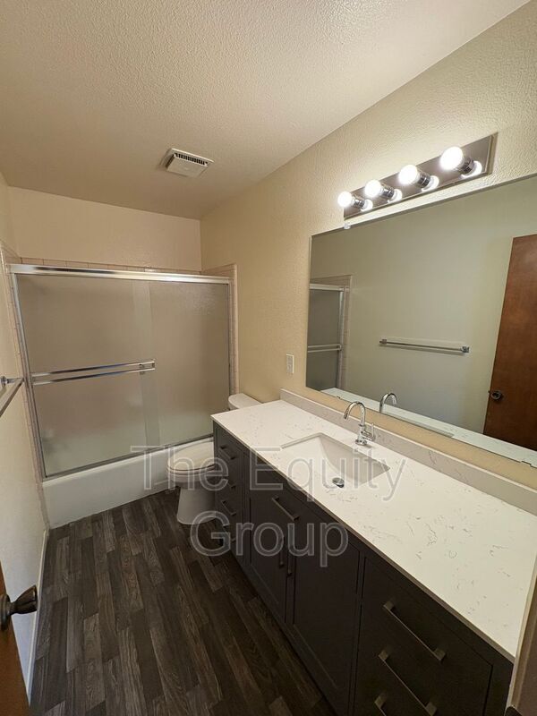 Building Photo - 811 W Arlen Ct