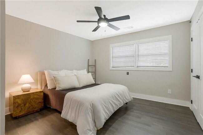 Building Photo - 1344 Midlawn Dr