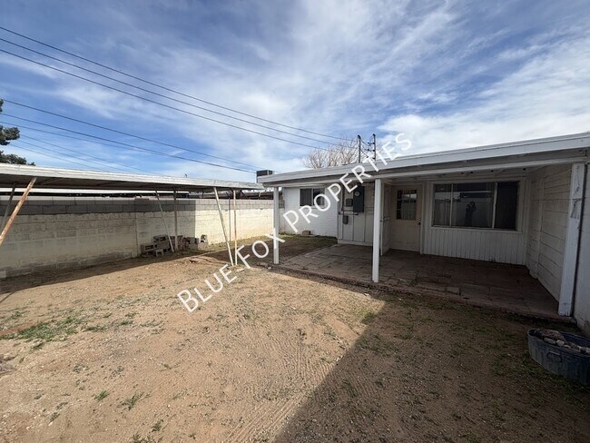 Building Photo - 1228 E Kentucky St