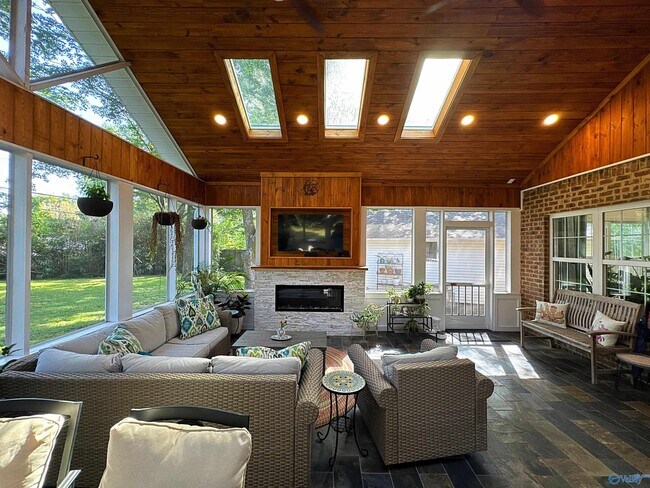 Building Photo - 2709 Thornton Cir SW