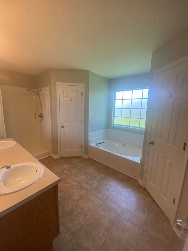 Building Photo - 601 Hidden Creek Cir