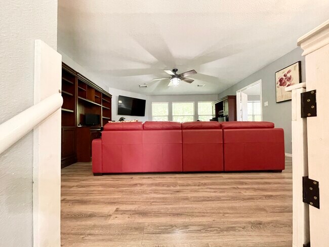 Upstairs Loft - office or 2nd living area - 11519 Brae Hill