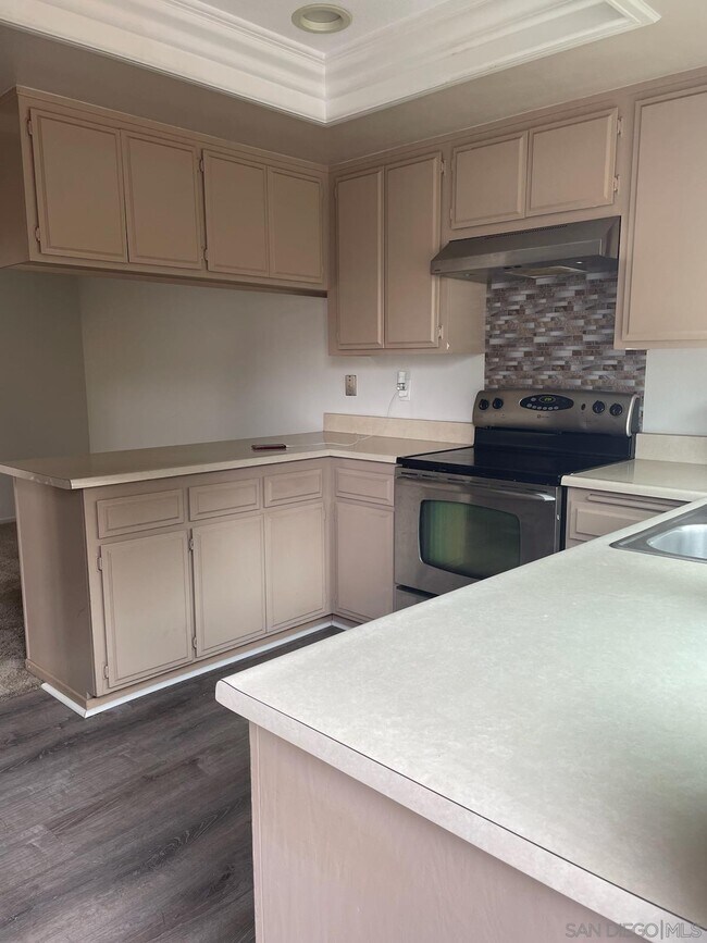 Building Photo - 608 Persimmon Way