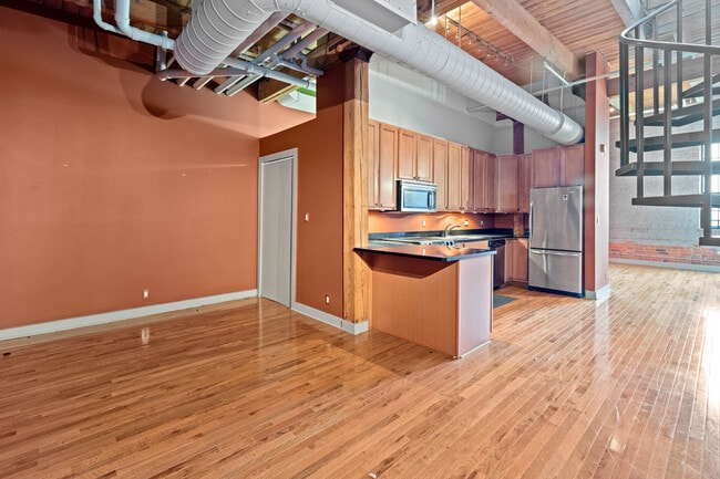 Building Photo - 6533 E Jefferson Ave