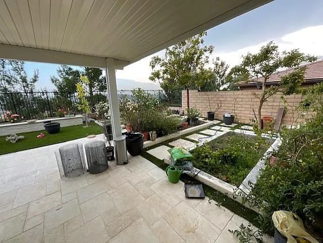 Building Photo - Immaculate 5-Bedroom Executive Home in Desirable Plum Canyon