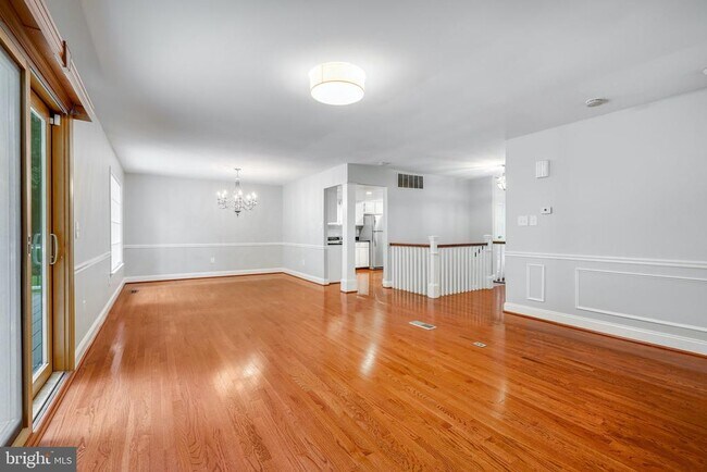 Building Photo - 9622 Cinnamon Creek Dr