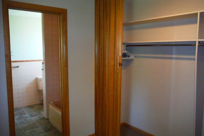 Building Photo - Spacious single level home with a retro feel - you must see!