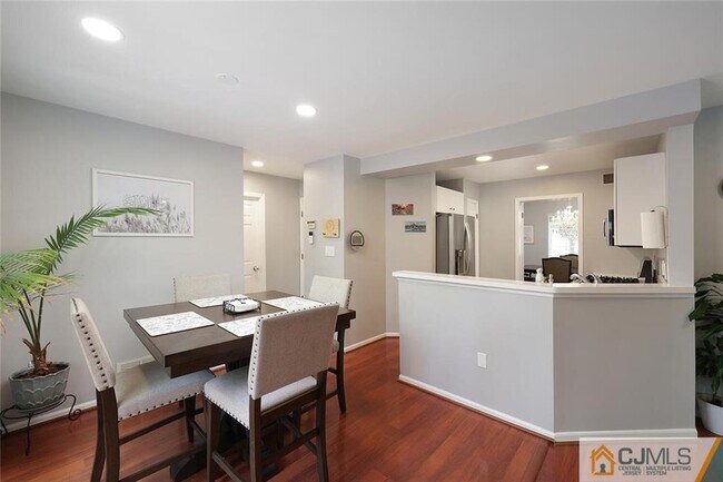 Building Photo - 160 Buttonwood Dr