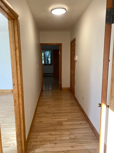 Building Photo - 114 Thorndike St