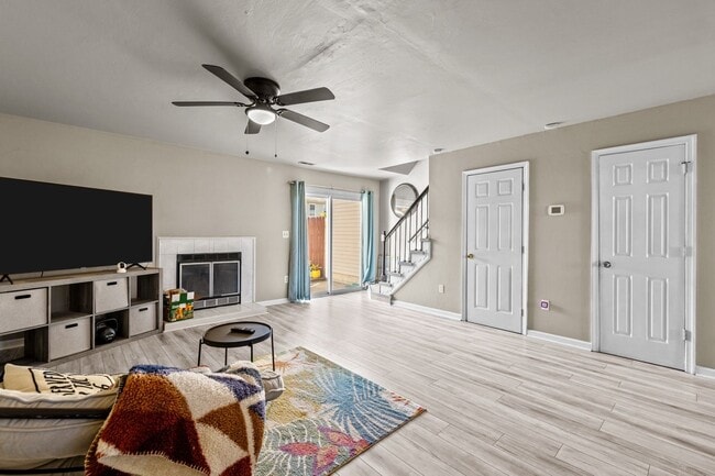 Building Photo - Charming and updated Virginia Beach townho...