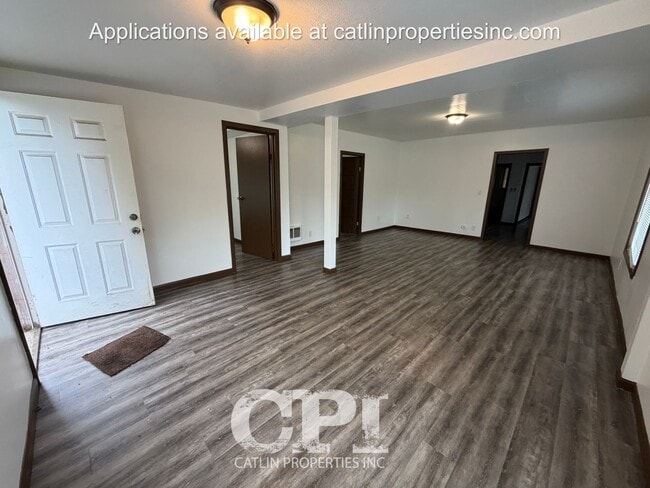 Building Photo - 305 Rosewood- Kelso, WA