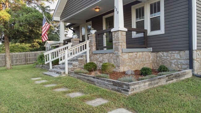 Building Photo - 520 Elgin St