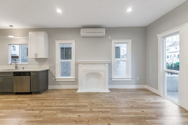Building Photo - 415 N Coronado St