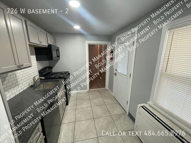 Building Photo - 726 W basement-2