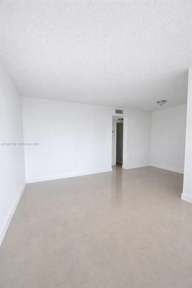 Building Photo - 1801 S Treasure Dr