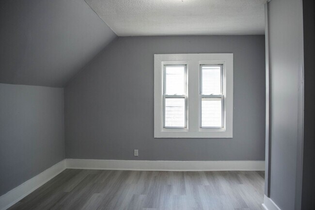 Building Photo - 91 Henry St