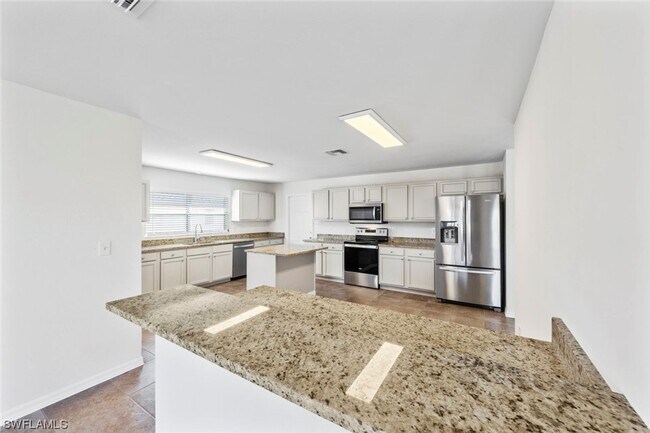 Building Photo - 4BR Home in Gated Town Lakes Community with Lake View