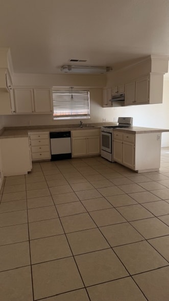 Building Photo - 2036 Patty Dr