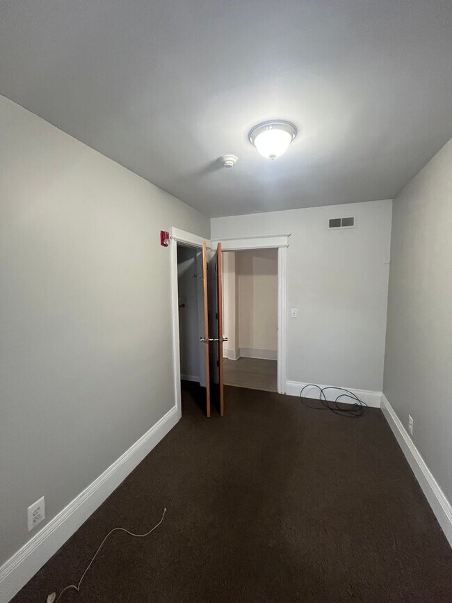 Building Photo - 2729 Dewey Ave