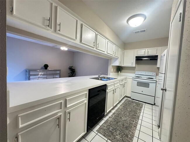 Building Photo - 10627 Sandpiper Dr