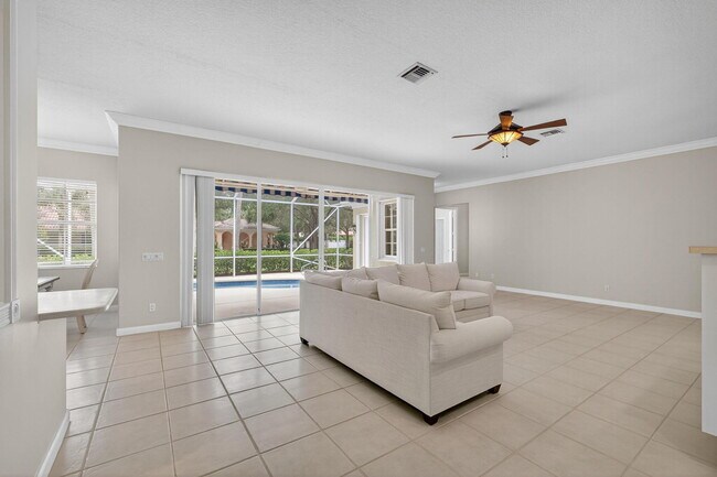 Building Photo - 121 Savona Dr