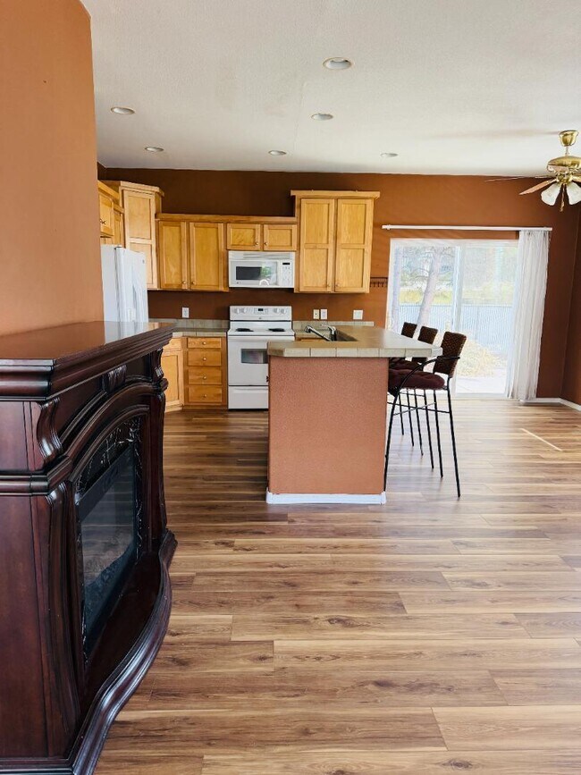Building Photo - 558 N Tam Rim Dr