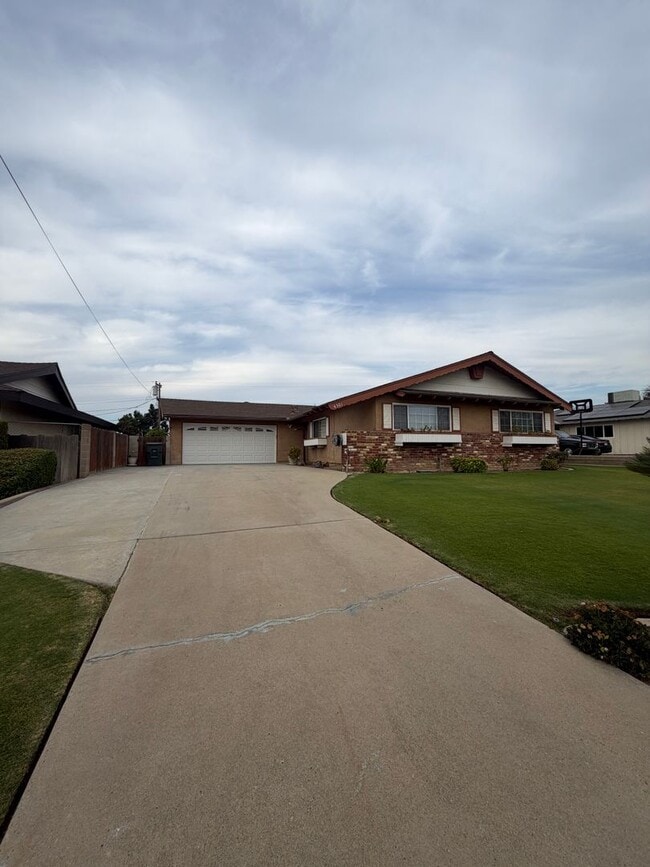 Building Photo - 4301 Skye Dr