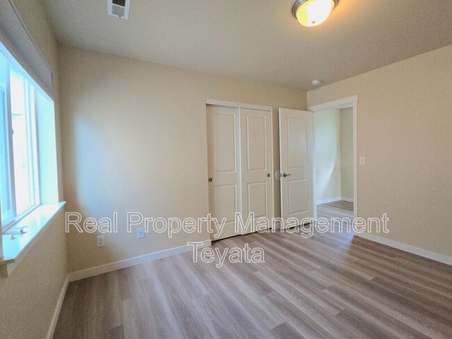 Building Photo - 4756 Parker St