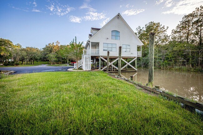 Building Photo - 1102 Stanfield Point Rd