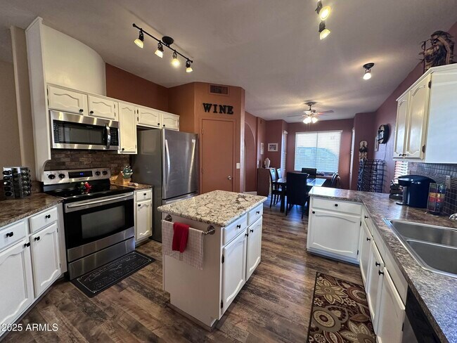 Building Photo - 11011 N Zephyr Dr