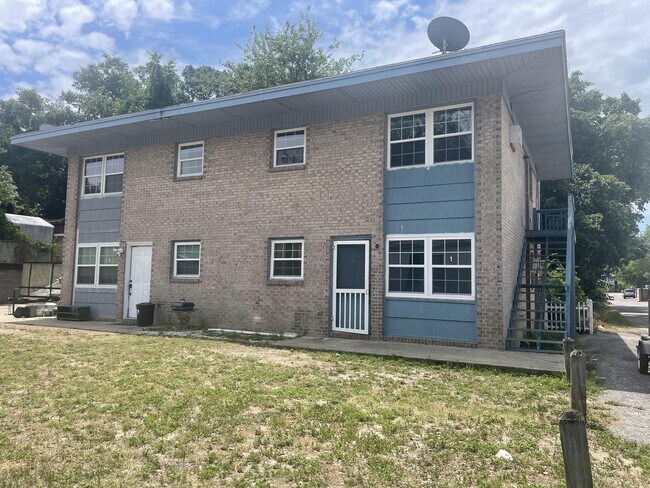 Building Photo - 409 27th Ave N