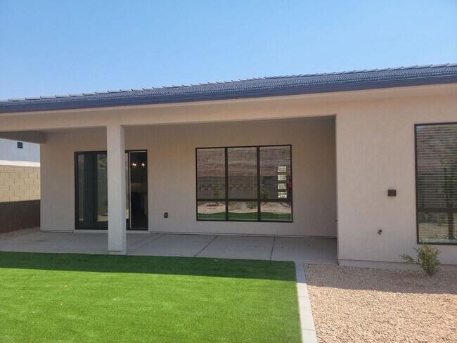 Building Photo - Brand New Stylish 3 Bedroom Home!