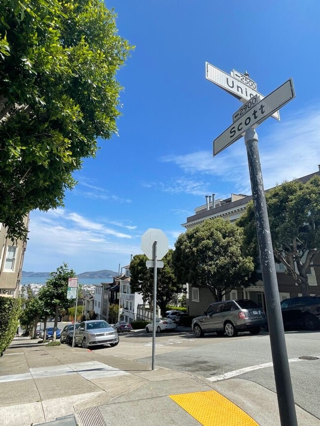 Building Photo - 2937 Scott St