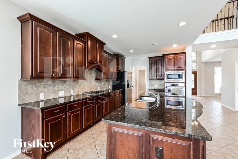 Building Photo - 10402 Golden Hearth Ln