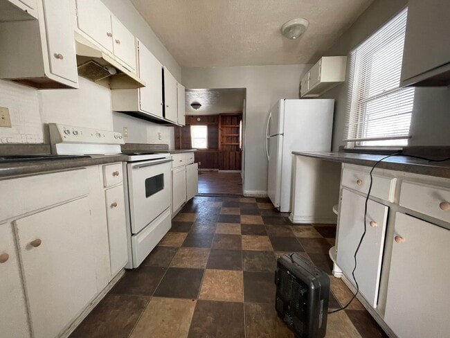 Building Photo - Built-In Storage