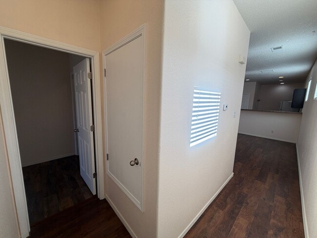 Building Photo - 2 Bedroom Single Story Town Home Available Near 98th St SW & Dennis Chavez Blvd SW!