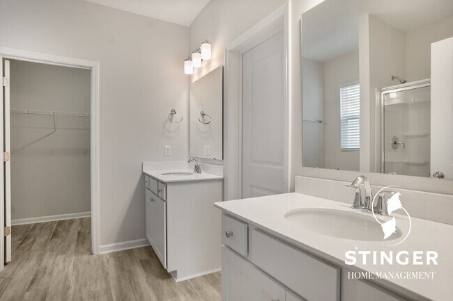 Building Photo - 585 Dreher Dr