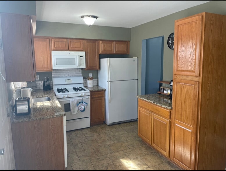 Building Photo - 183 Cynthia Dr