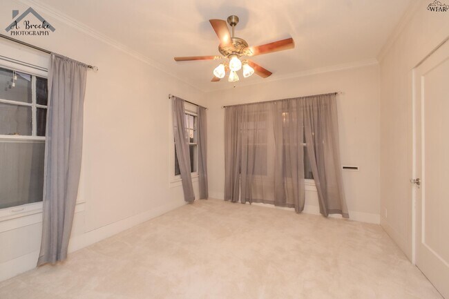 Building Photo - 2003 Arthur St