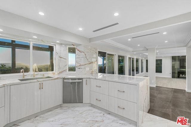 Building Photo - 1716 Vía La Paz, Burbank, CA 91501 - 4 BR 4 BA house