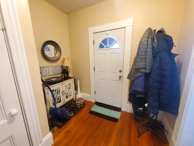 Building Photo - 72 Marshall St