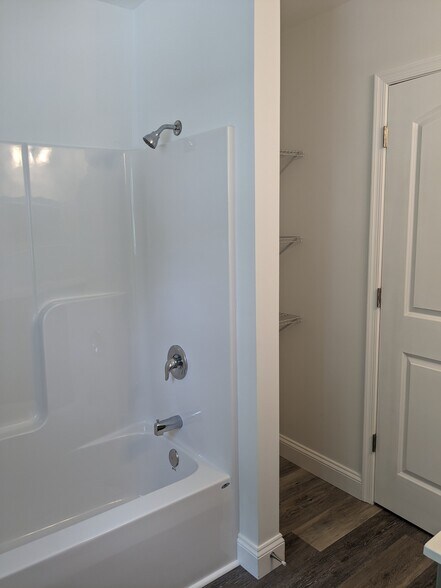 Building Photo - 329 York Rd